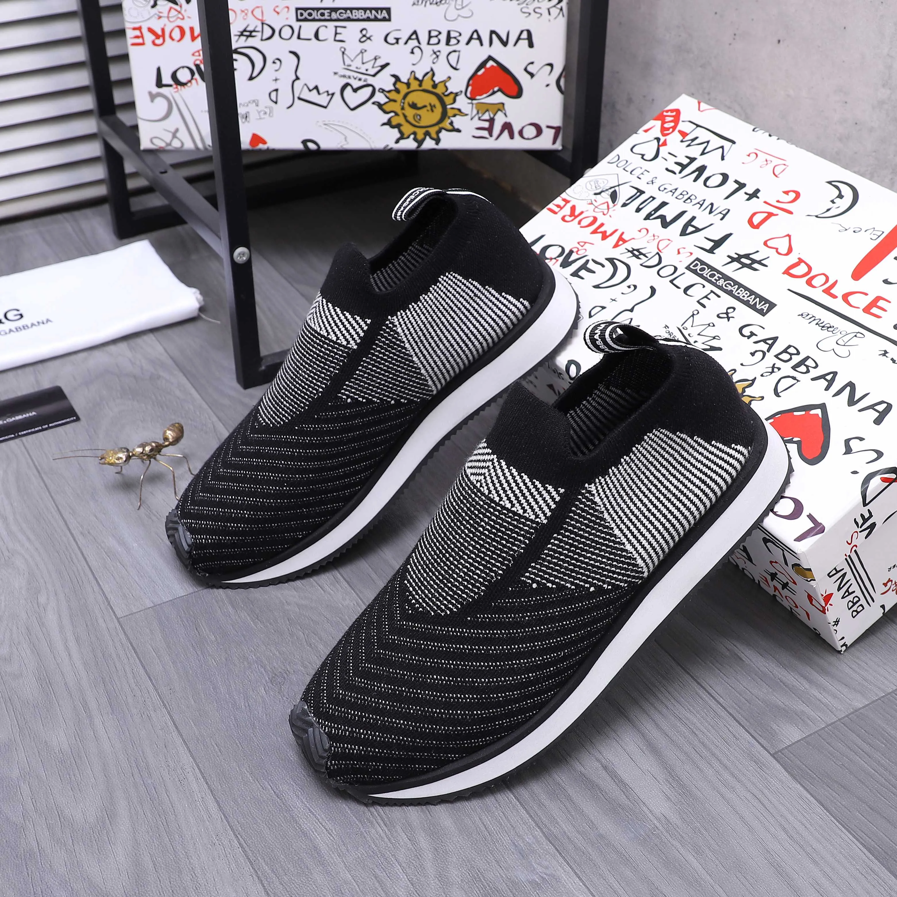 Men's shoes 💰p360 Product trademark: DG (Dolce & Gabbana) casual shoes for couples. Regular size: 36-46 (45.46 is custom-made and non-refundable) Product materials: Selected fly-knit breathable upper, cowhide insole, rubber outsole